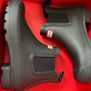 Hardly worn size 8 Chelsea hunter rain boots. 
Originally $203 after tax.